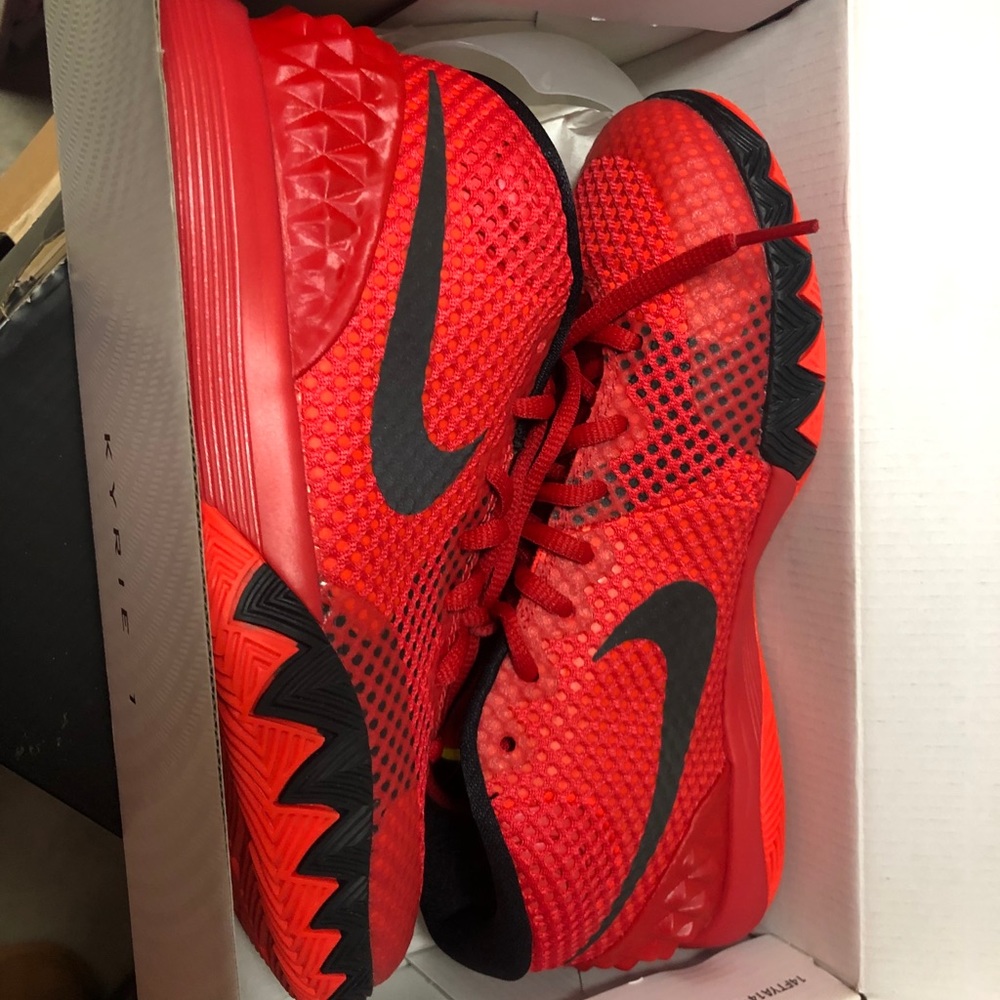 Nike kyrie sneakers